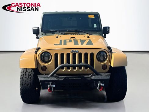 Used 2013 Jeep Wrangler Unlimited Sahara w/ Connectivity Group AWD/4WD image 2