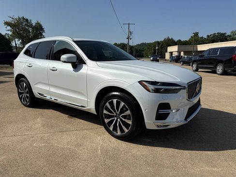 Used 2023 Volvo XC60 B5 Plus FWD image 3