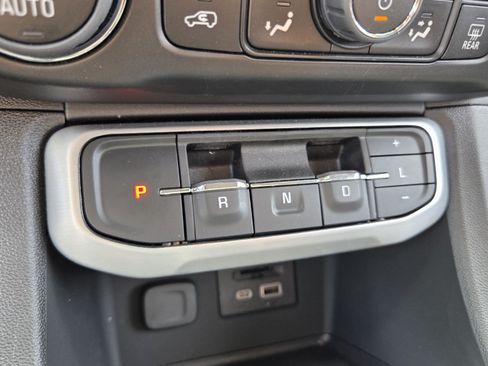 Certified 2023 GMC Acadia SLT FWD image 30