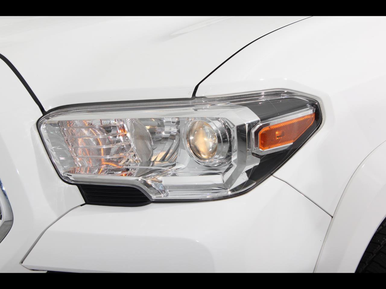Used 2021 Toyota Tacoma SR5 RWD image 9