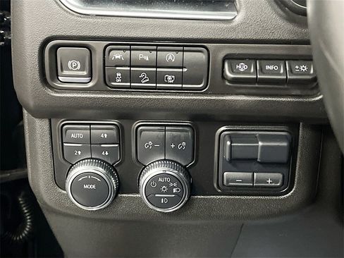 Used 2024 GMC Yukon XL AT4 w/ Technology Package image 10