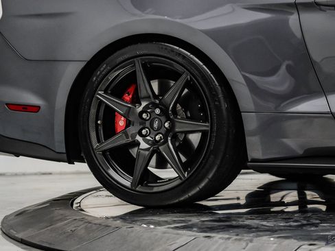 Used 2021 Ford Mustang Shelby GT500 w/ Carbon Fiber Track Pack image 92
