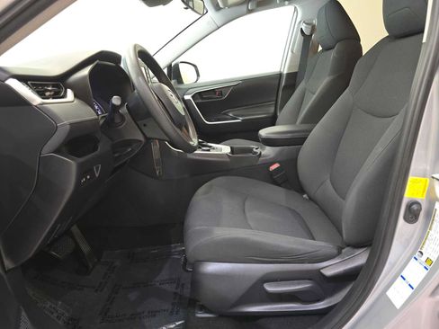 Used 2019 Toyota RAV4 LE w/ Carpet Mat Package AWD/4WD image 20