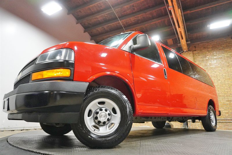 Used 2019 Chevrolet Express 3500 LS RWD image 3