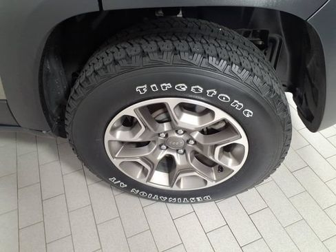 Used 2020 Jeep Cherokee Trailhawk w/ Cold Weather Group AWD/4WD image 8