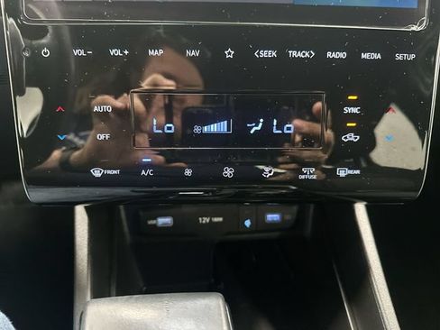 Used 2023 Hyundai Santa Cruz SEL Premium AWD/4WD image 18