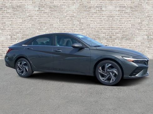 New 2026 Hyundai Elantra Limited FWD image 1