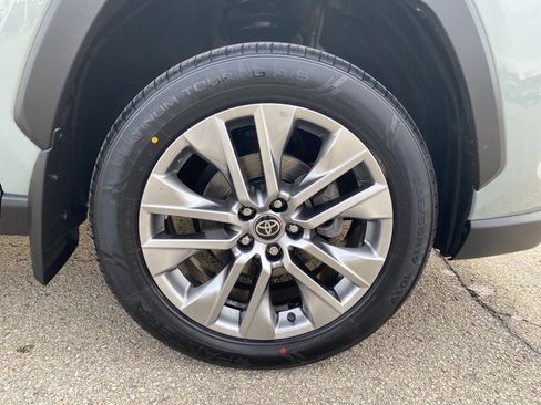 Used 2023 Toyota RAV4 XLE Premium image 9