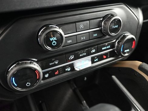 Used 2025 Ford Bronco Badlands w/ Sasquatch Package AWD/4WD image 17