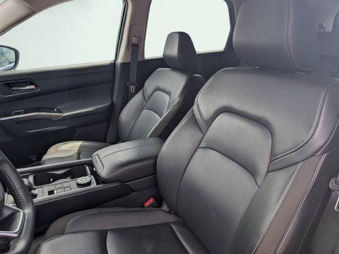 Used 2025 Nissan Pathfinder SL AWD/4WD image 10
