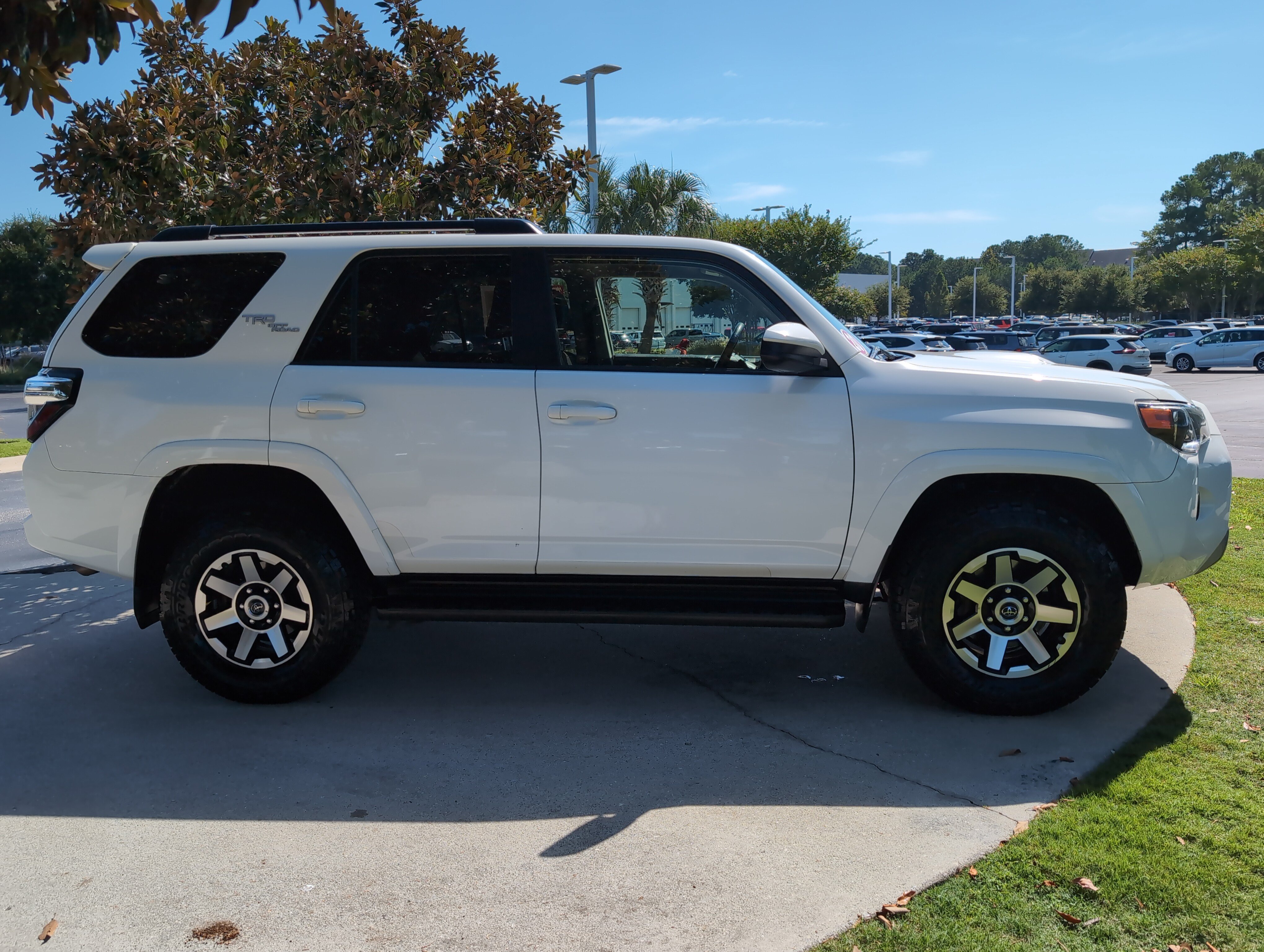 Used 2020 Toyota 4Runner TRD Off-Road AWD/4WD image 11