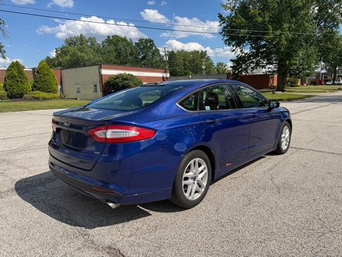 Used 2016 Ford Fusion SE FWD image 5