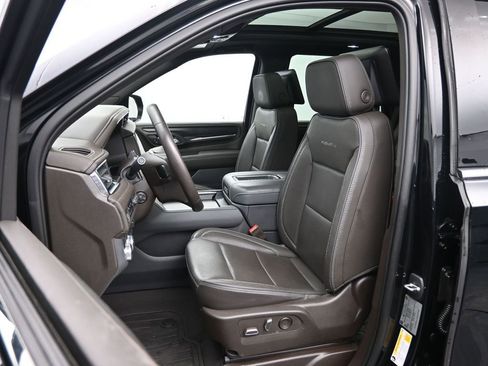 Used 2023 GMC Yukon Denali w/ Denali Reserve Package image 25