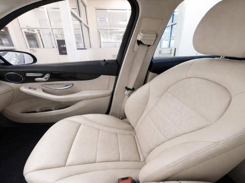 Used 2022 Mercedes-Benz GLC 300 w/ Premium Package Lite image 10