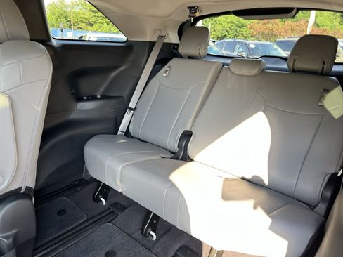 Used 2025 Toyota Sienna XLE AWD/4WD image 26