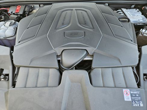 Certified 2026 Porsche Cayenne Coupe AWD/4WD image 30