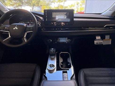New 2026 Mitsubishi Outlander SE image 5
