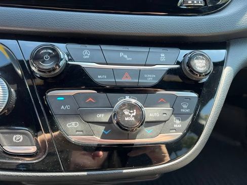 Used 2019 Chrysler Pacifica Touring Plus w/ S Appearance Package FWD image 22