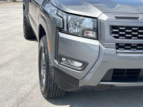Used 2025 Nissan Frontier SV w/ SV Convenience Package RWD image 12