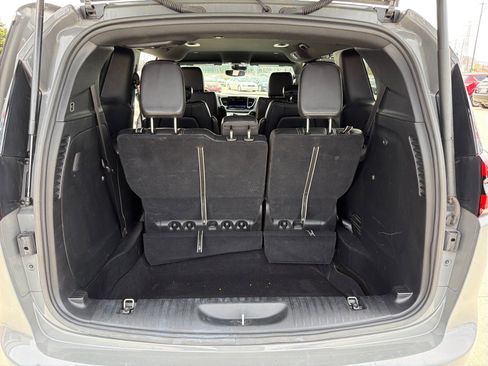Used 2025 Chrysler Pacifica Select image 22