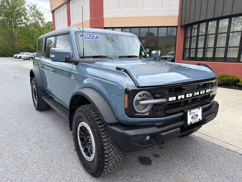 Used 2023 Ford Bronco Outer Banks w/ Sasquatch Package AWD/4WD image 9