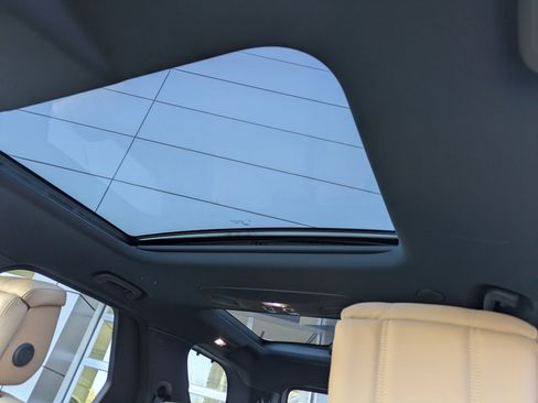 New 2026 Land Rover Discovery Limited Edition image 25