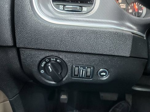 Used 2011 Dodge Charger SE RWD image 23