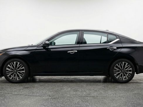 Used 2025 Nissan Altima 2.5 SV FWD image 5