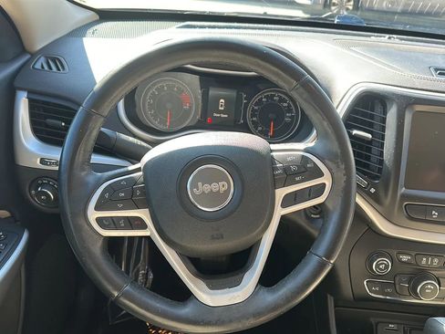 Used 2017 Jeep Cherokee Latitude w/ Safety/Convenience Group image 23