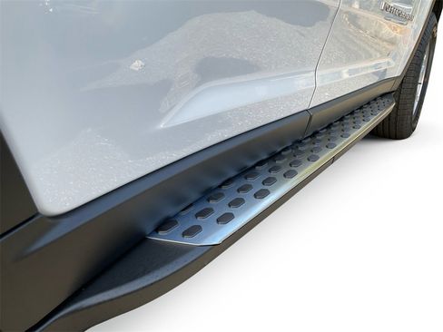 New 2025 Jeep Grand Cherokee Laredo image 18