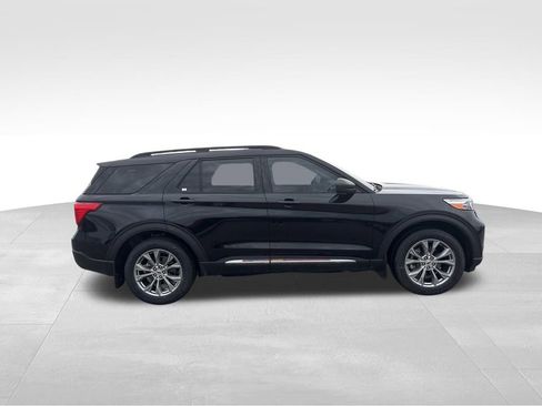 Used 2022 Ford Explorer XLT w/ Equipment Group 202A AWD/4WD image 13