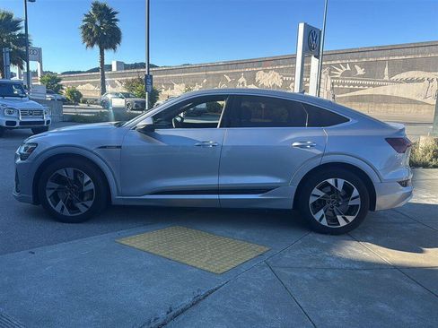 Used 2023 Audi e-tron Premium Plus w/ Premium Plus Package AWD/4WD image 3