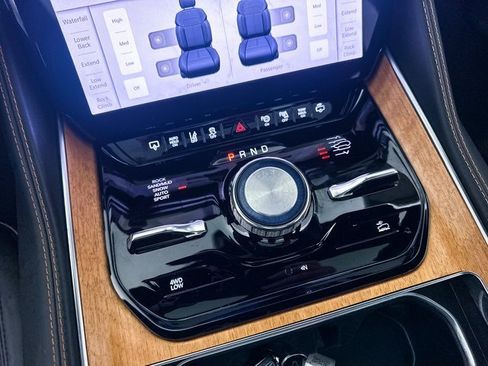 Used 2022 Jeep Grand Wagoneer Series III image 29