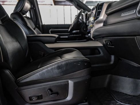 Used 2019 RAM 2500 Laramie w/ Black Appearance Package AWD/4WD image 32