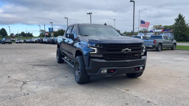 Used 2021 Chevrolet Silverado 1500 LT Trail Boss w/ Convenience Package II AWD/4WD image 3