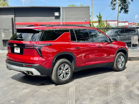Used 2025 Chevrolet Traverse LT w/ Driver Confidence Package FWD image 6