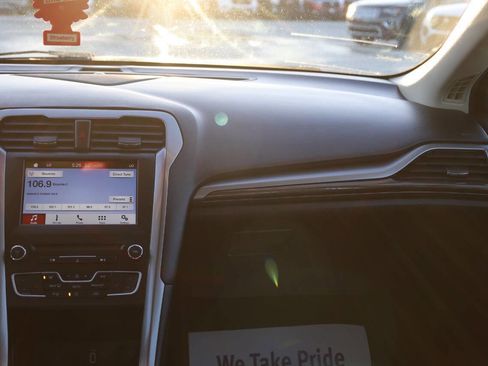 Used 2018 Ford Fusion SE w/ Fusion SE Technology Package image 23