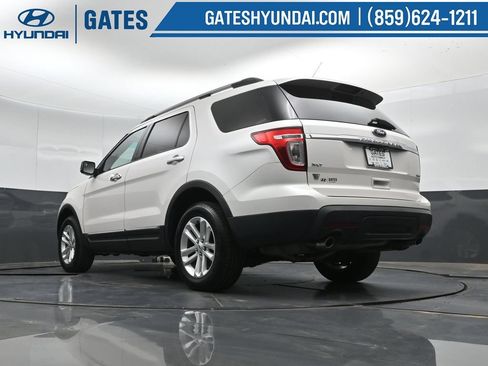 Used 2015 Ford Explorer XLT w/ Equipment Group 202B AWD/4WD image 44