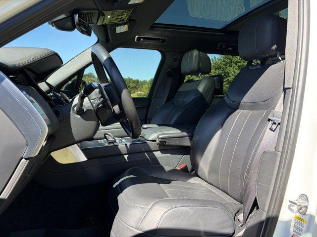 Used 2023 Land Rover Range Rover Long Wheelbase SE AWD/4WD image 4