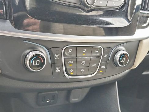 Used 2022 Chevrolet Traverse LS AWD/4WD image 25