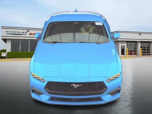 Used 2025 Ford Mustang Coupe RWD image 3