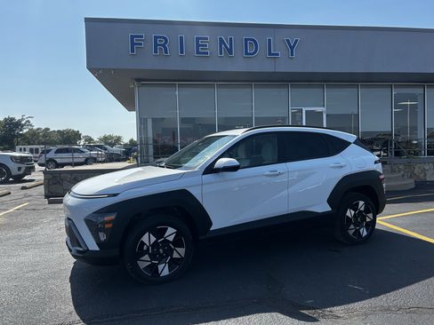 Used 2025 Hyundai Kona SEL AWD/4WD image 2