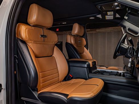 Used 2024 Ford F350 Platinum image 27