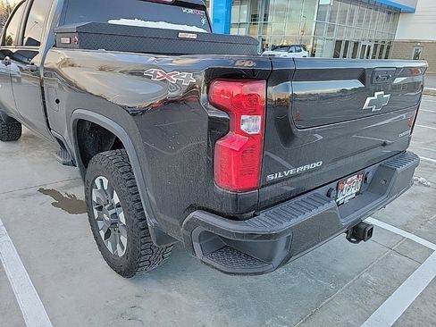 Used 2022 Chevrolet Silverado 2500 Custom w/ Custom Value Package image 7