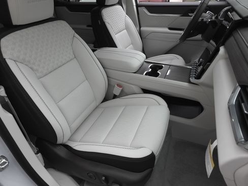 New 2026 GMC Acadia Denali w/ Super Cruise Package FWD image 45