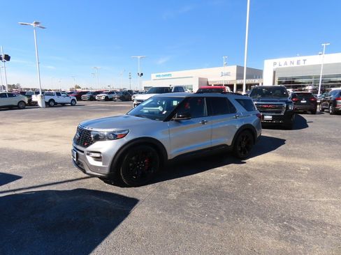 Used 2023 Ford Explorer ST w/ Equipment Group 401A image 2