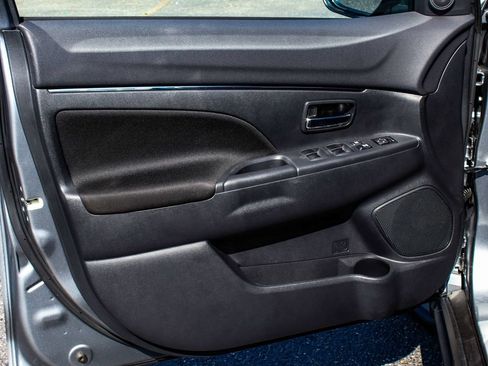 Used 2023 Mitsubishi Outlander Sport ES AWD/4WD image 8