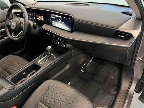 Used 2025 Nissan Kicks SV image 13