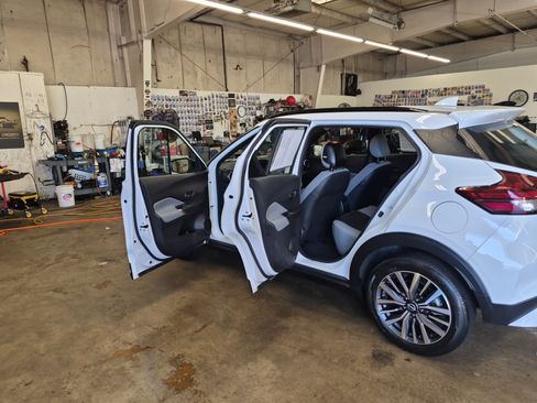 Used 2024 Nissan Kicks SR w/ SR Premium Package FWD image 12