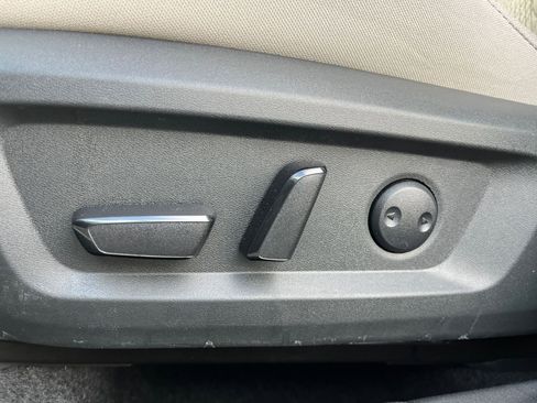 Used 2025 Nissan Rogue SV image 22